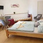 Fonix Panzio בית הארחה 3*