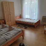 Fonix Panzio בית הארחה 3*