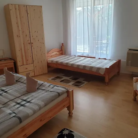 Fonix Panzio 招待所 3*